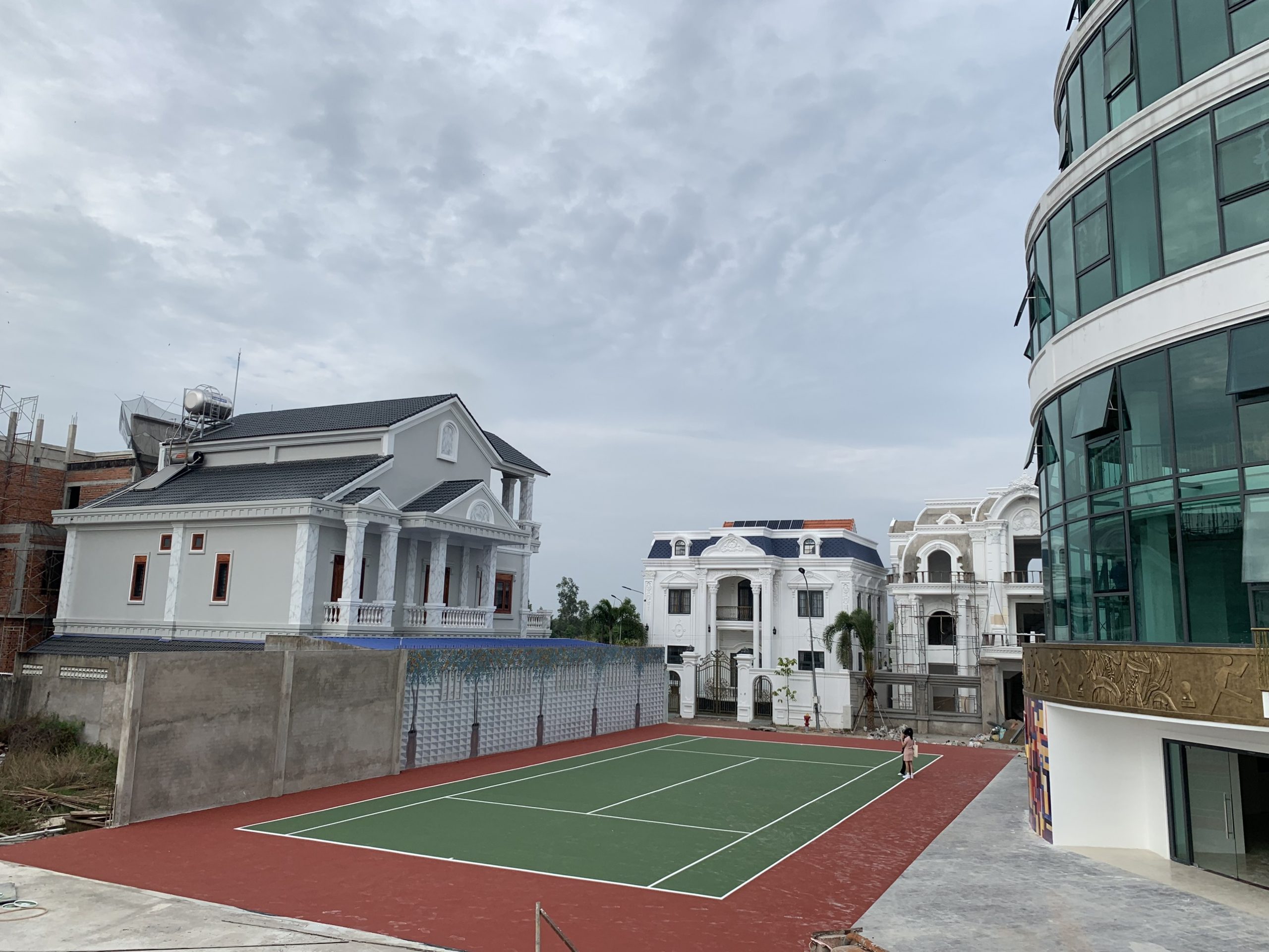 SHOPHOUSE KINH DOANH ĐỐI DIỆN HỒ BƠI, SÂN TENNIS KĐT HƯNG PHÚ TRUNG TÂM TP BẾN TRE